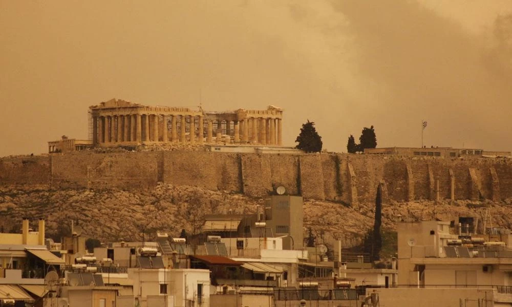 Κύμα αφρικανικής σκόνης στη χώρα και τη Δευτέρα - Βίντεο